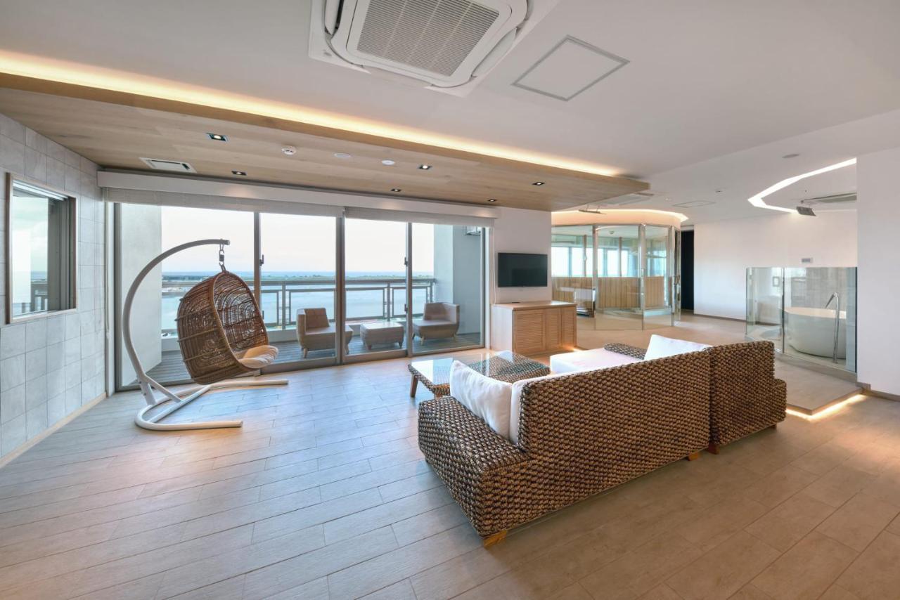 Third Ishigakijima Hotel Ishigaki  Bagian luar foto